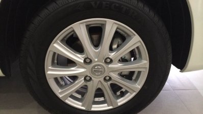 Refreshed NIssan Evalia live images wheel