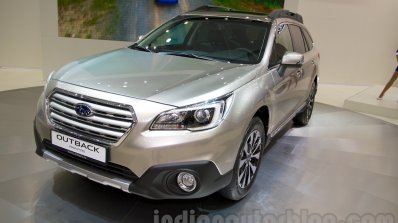 2015 Subaru Outback Prototype front three quarter at the 2014 Moscow Motor Show