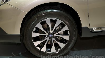 2015 Subaru Outback Prototype wheel at the 2014 Moscow Motor Show
