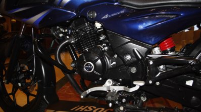 Bajaj Discover 150 F Launch blue gearshifter