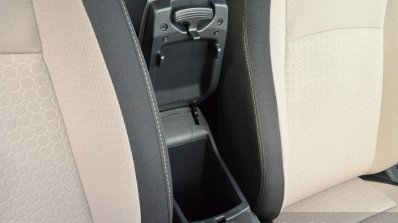 Hyundai Elite i20 Diesel Review armrest compartment