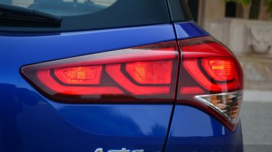 Hyundai Elite i20 Diesel Review taillight lit