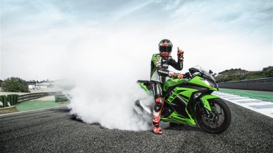 Kawasaki Ninja 300 Special Edition burnout