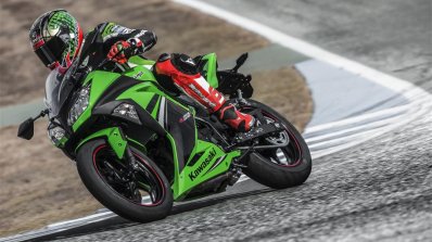 Kawasaki Ninja 300 Special Edition on track
