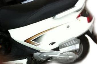 Mahindra Zesto (G101) spied white