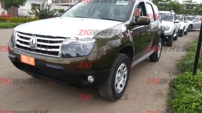 Renault Duster 4WD spied front quarter