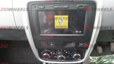 Renault Duster 4WD spied music system