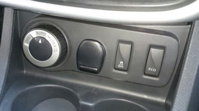 Renault Duster AWD front quarter controls