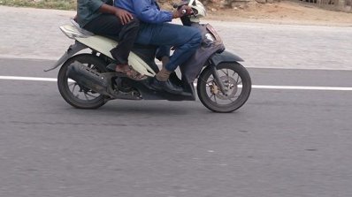 TVS Dazz bebek spied in India side view