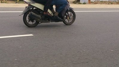 TVS Dazz bebek spied in India side