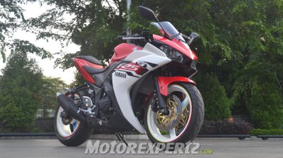 Yamaha R25 modified in Indonesia front three quarter right