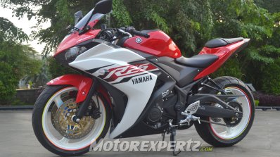 Yamaha R25 modified in Indonesia front three quarter