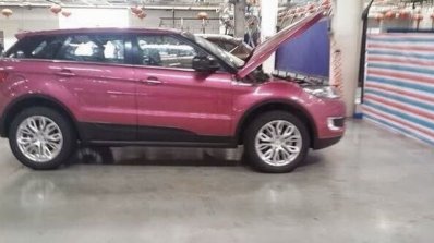 landwind x7 clone evoque spied side