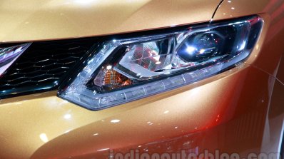 2014 Nissan X-Trail at the 2014 Indonesia International Motor Show headlight