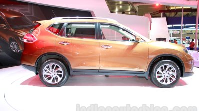 2014 Nissan X-Trail at the 2014 Indonesia International Motor Show side