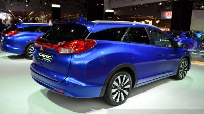 2015 Honda Civic Tourer facelift rear three quarters at the 2014 Paris Motor Show