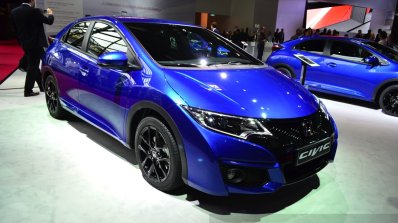 2015 Honda Civic facelift front three quarters at the 2014 Paris Motor Show