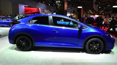 2015 Honda Civic facelift side at the 2014 Paris Motor Show