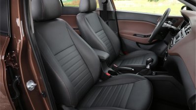 2015 Hyundai i20 Europe press shot front seats