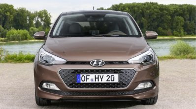2015 Hyundai i20 Europe press shot front