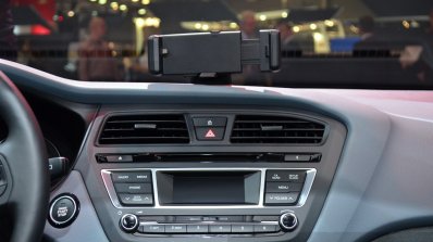 2015 Hyundai i20 audio system at the 2014 Paris Motor Show