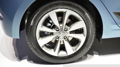 2015 Hyundai i20 rear disc brake at the 2014 Paris Motor Show