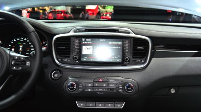 2015 Kia Sorento audio system at the 2014 Paris Motor Show