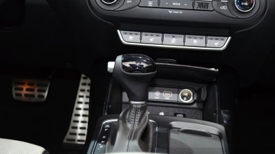 2015 Kia Sorento gear selector at the 2014 Paris Motor Show