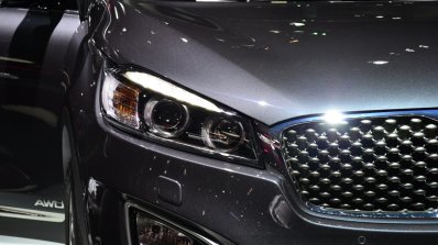 2015 Kia Sorento headlamp at the 2014 Paris Motor Show