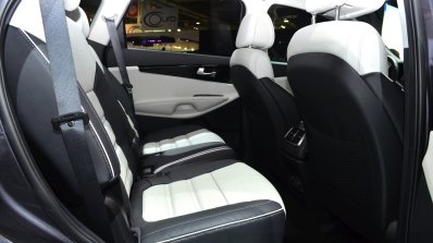 2015 Kia Sorento rear knee room at the 2014 Paris Motor Show