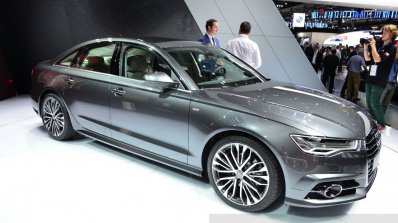 Audi A6 facelift front three quarter view at the 2014 Paris Motor Show