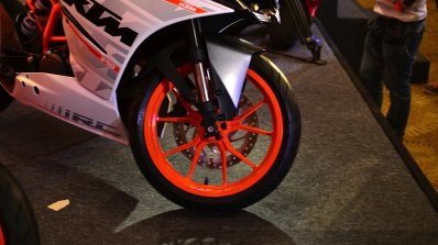 KTM RC390 front wheel left at the Indian launch
