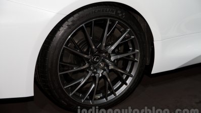 Lexus RC-F Carbon pack wheel at the 2014 Moscow Motor Show
