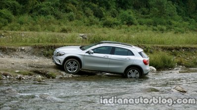 Mercedes GLA off-roading on the review