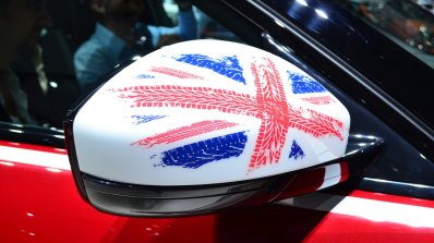 Range Rover Evoque SW1 ORVM at the 2014 Paris Motor Show