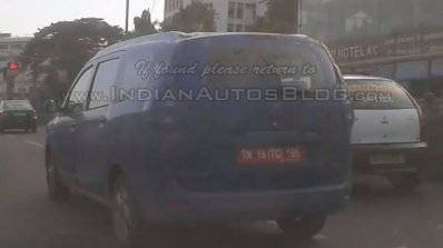 Renault Lodgy MPV spied