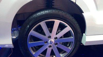 Suzuki APV Luxury at the 2014 Indonesia International Motor Show wheel