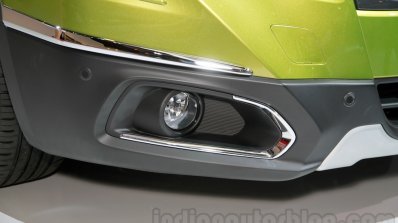 Suzuki SX-4 S-Cross foglamp at the Indonesia International Motor Show 2014