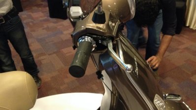 Vespa Elegante lever