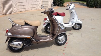 Vespa Elegante rear three quarter