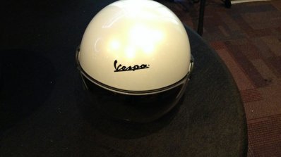 Vespa Elegante showcase helmet