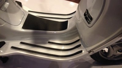 Vespa Elegante white foot board