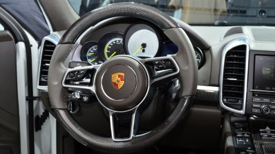 2015 Porsche Cayenne S E-Hybrid steering at the Paris Motor Show 2014