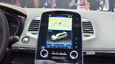 2015 Renault Espace infotainment display at the 2014 Paris Motor Show