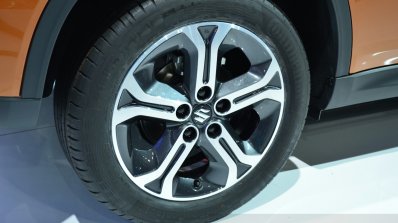 2015 Suzuki Vitara alloy wheel at the 2014 Paris Motor Show