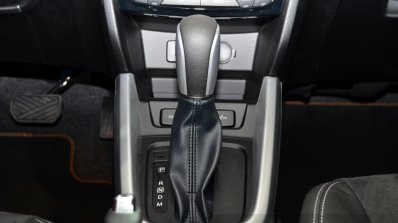 2015 Suzuki Vitara gear knob at the 2014 Paris Motor Show