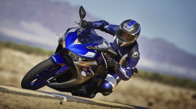 2015 Yamaha YZF-R3 cornering