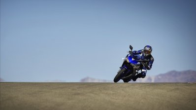 2015 Yamaha YZF-R3 dynamic