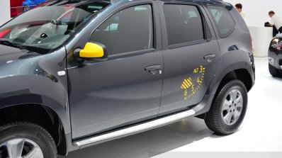 Dacia Duster Air door graphics at the 2014 Paris Motor Show