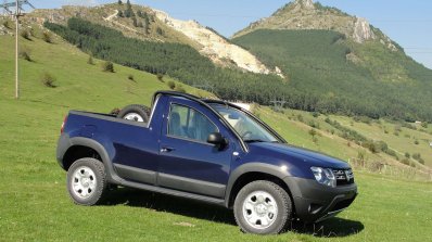 Dacia Duster pickup front quarter